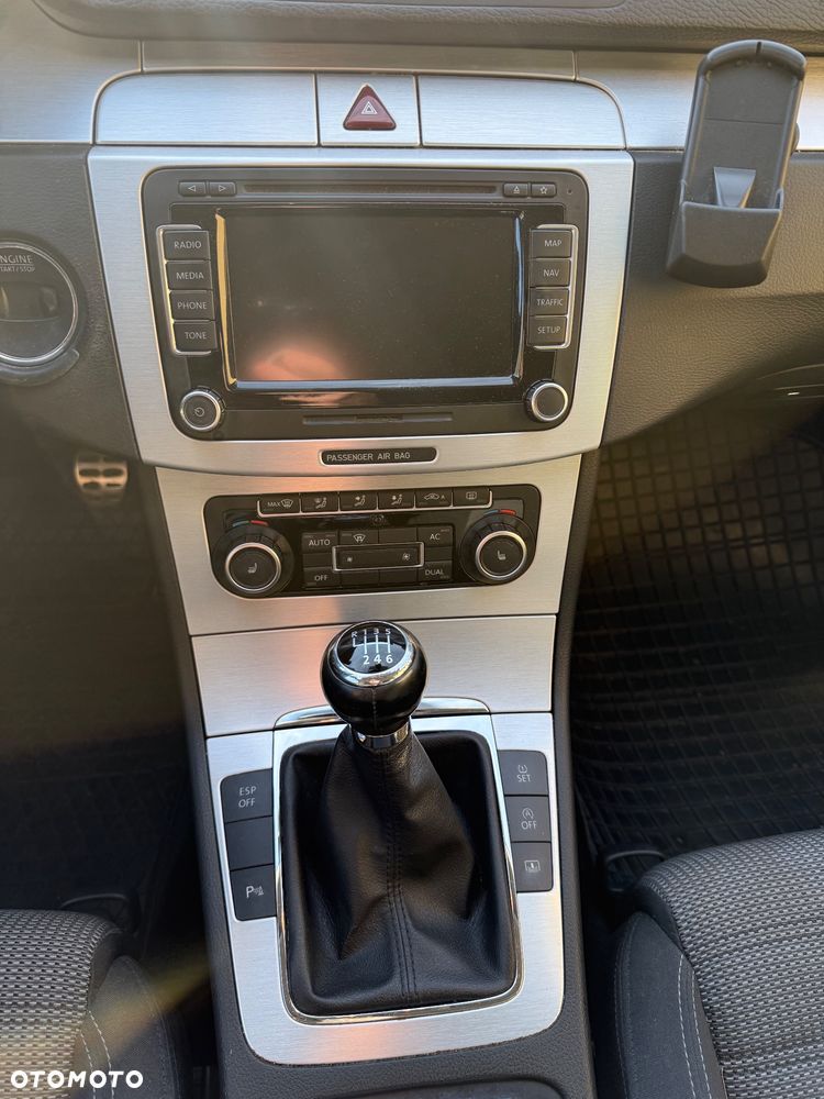 Volkswagen Passat 2.0 TDI Comfortline R-Style - 10