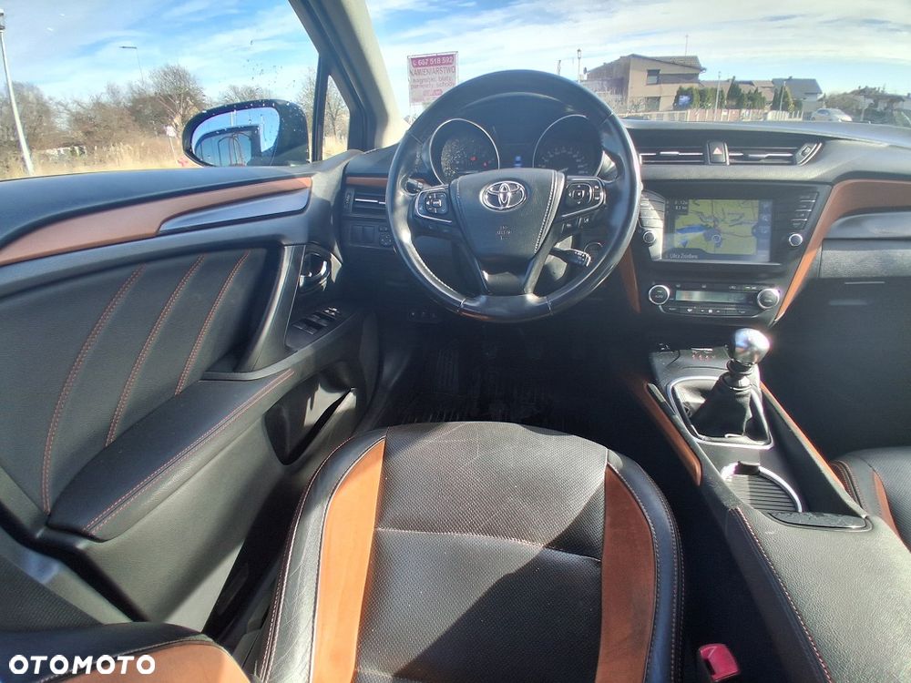 Toyota Avensis 1.8 Premium - 12