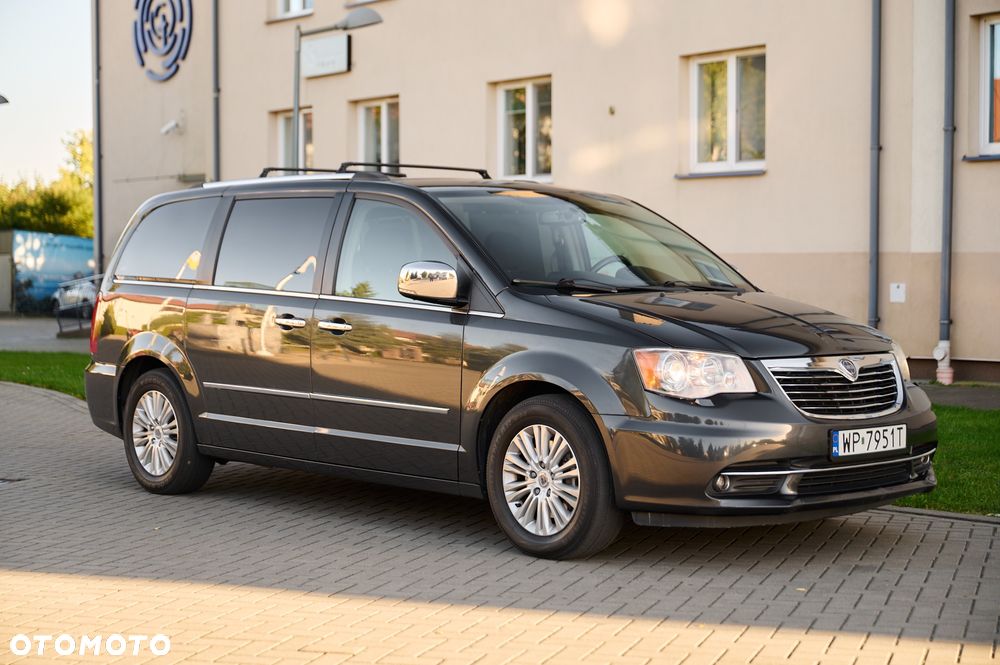 Lancia Voyager - 13