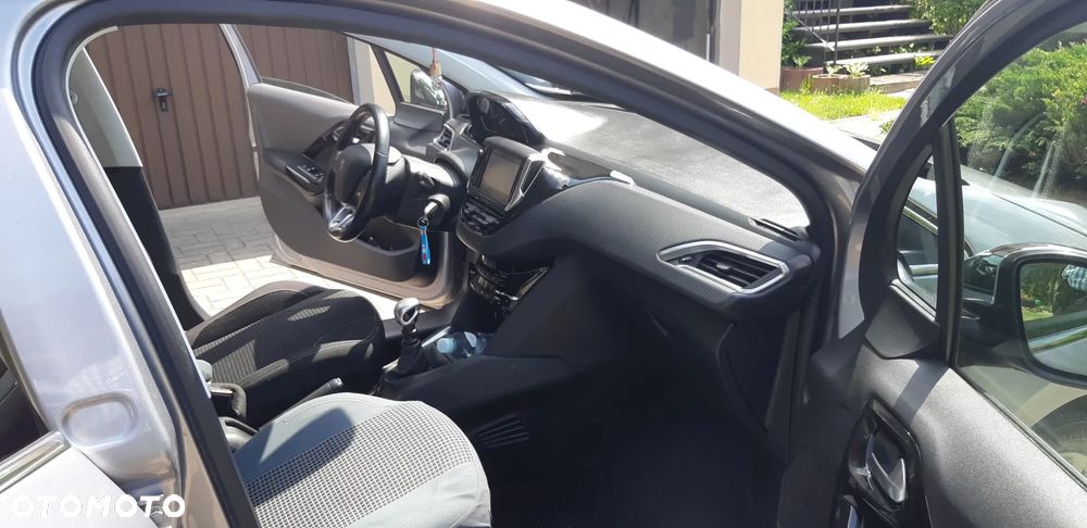 Peugeot 208 1.2 PureTech Allure S&S - 11