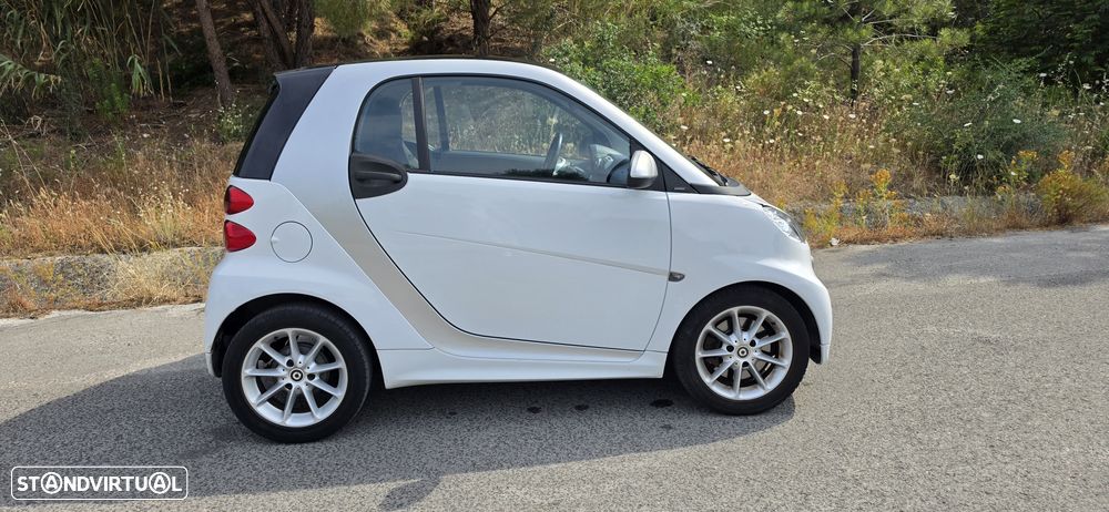 Smart ForTwo Coupé 1.0 mhd Passion 71 Softouch - 9