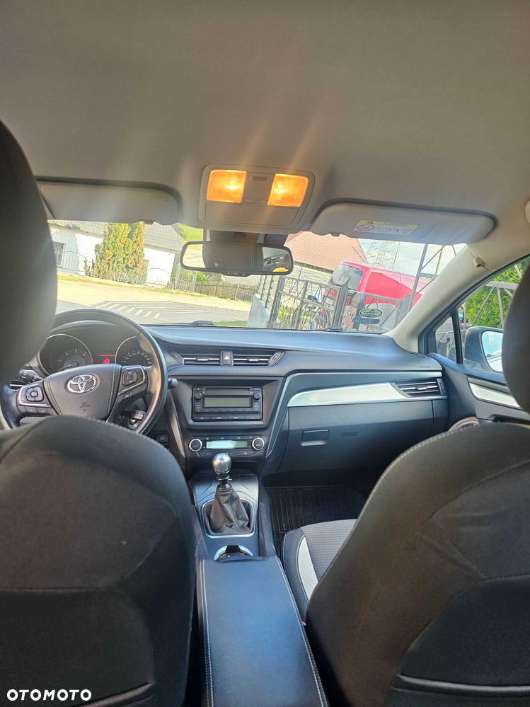 Toyota Avensis - 8