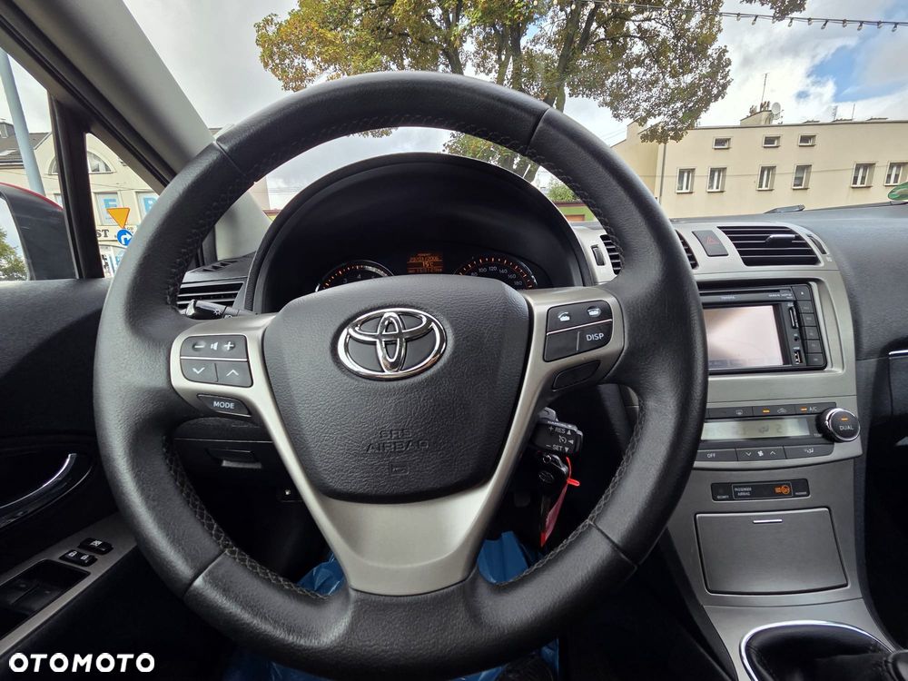 Toyota Avensis 1.8 Premium - 18