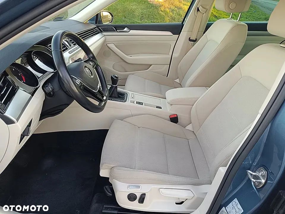 Volkswagen Passat - 36