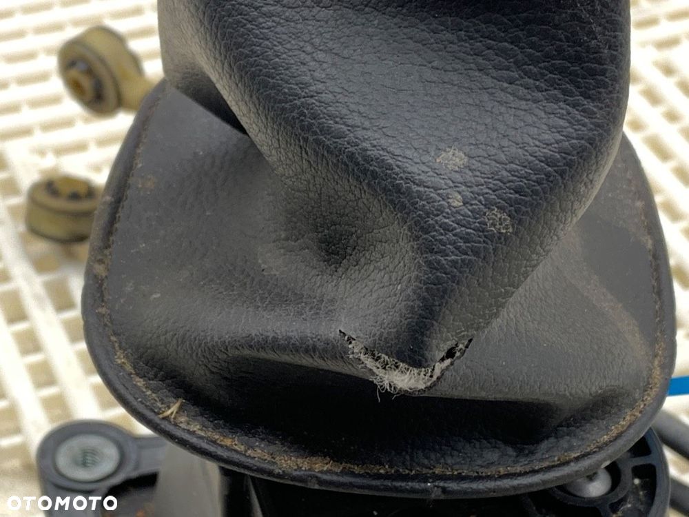 DŹWIGNIA ZMIANY BIEGÓW  NISSAN NOTE (E11, NE11) 2005 - 2013 1.4 65 kW [88 KM] benzyna 2006 - 2012 - 4