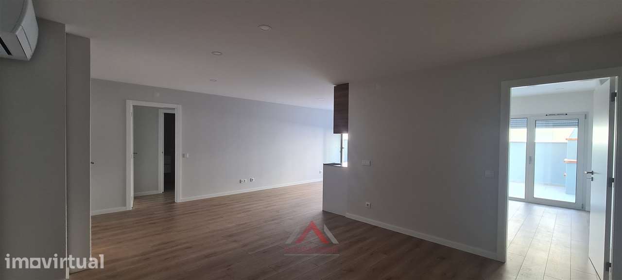 T2 Novo / Totalmente Equipado / Terraço / Garagem - Grande imagem: 5/23