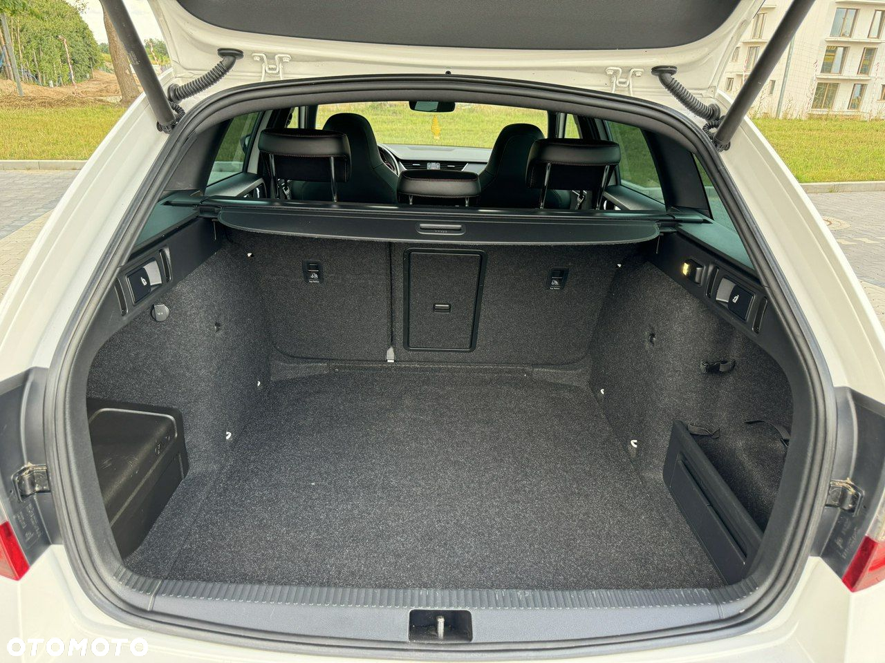 Skoda Octavia Combi 2.0 TDI DSG RS - 37