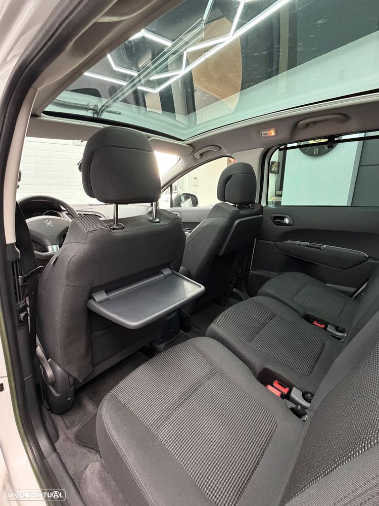 Peugeot 5008 1.6 HDi 5L Allure J17 - 16