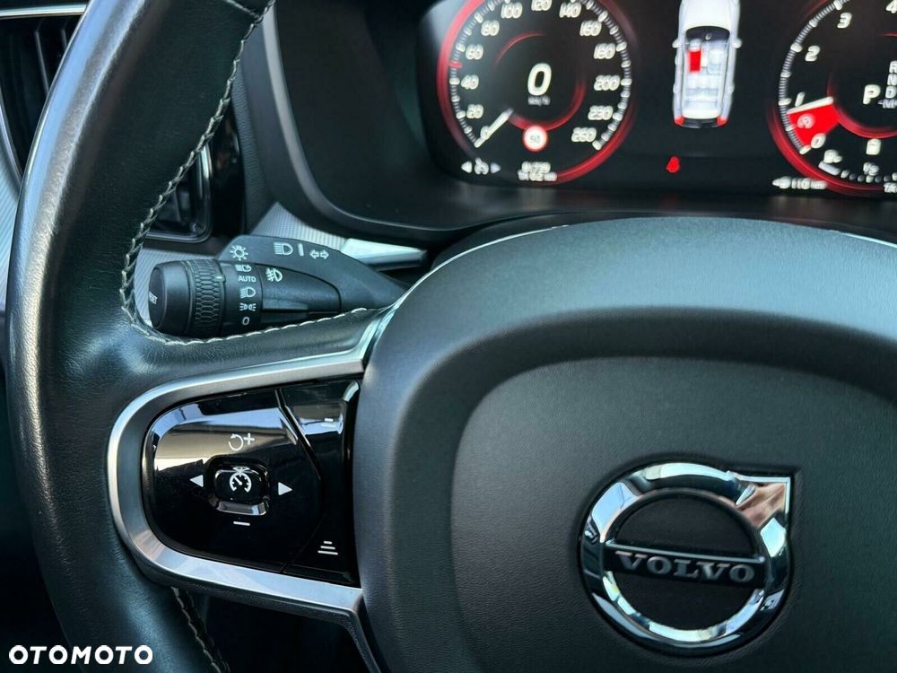 Volvo XC 60 B4 B R-Design - 23