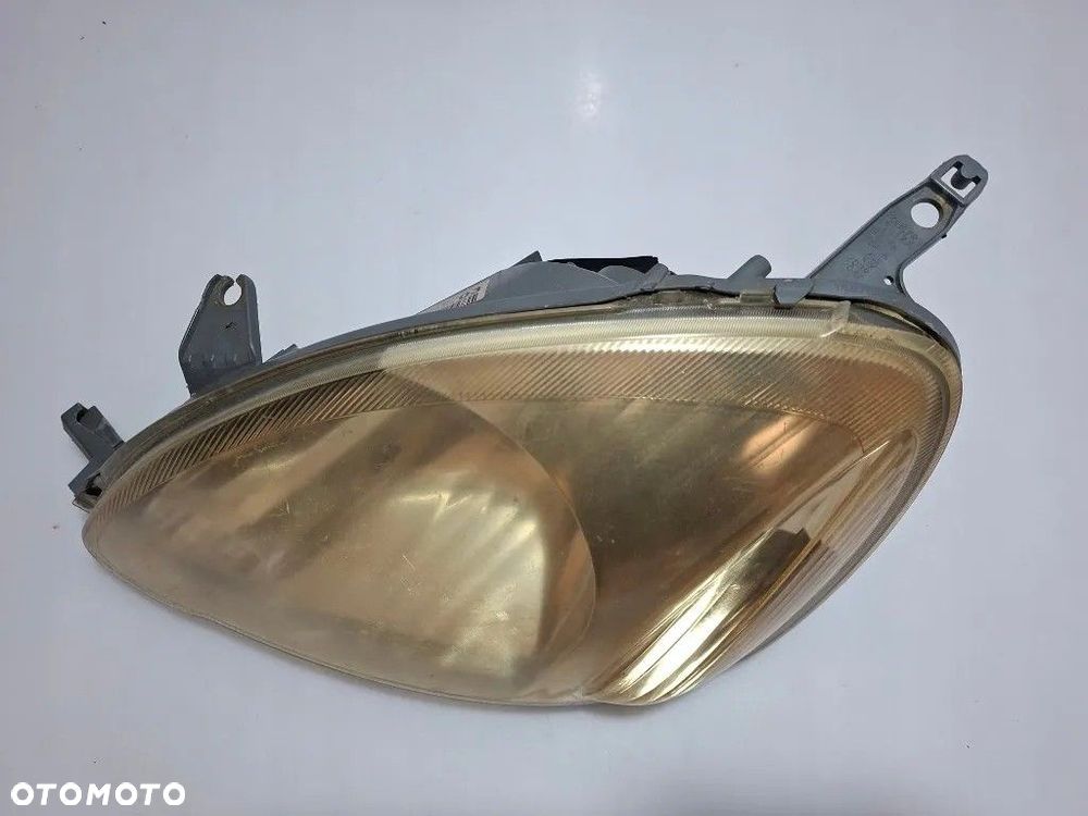 TOYOTA YARIS I LAMPA REFLEKTOR LEWY PRZÓD EUROPA 89008658 811700D080 - 2