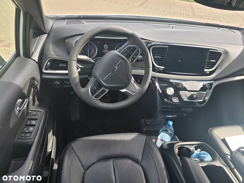 Chrysler Pacifica - 33