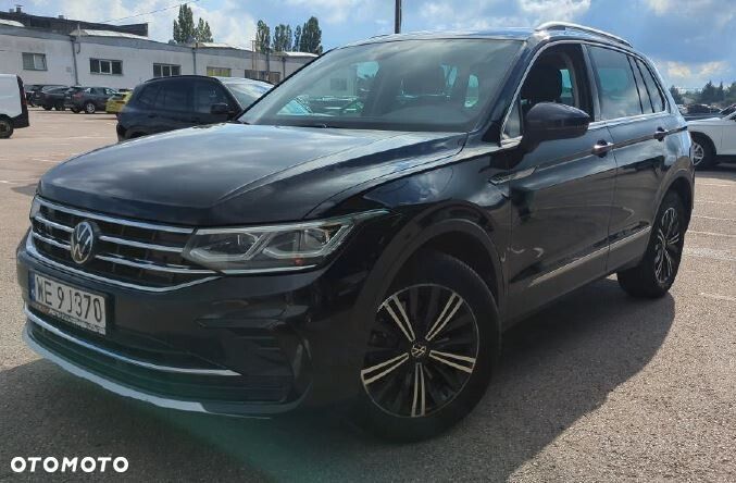 Volkswagen Tiguan - 1