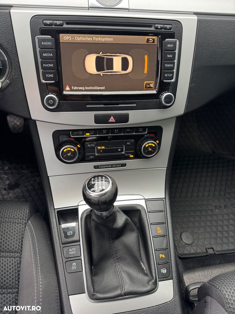 Volkswagen Passat 2.0 TDI DPF Blue TDI Comfortline - 24
