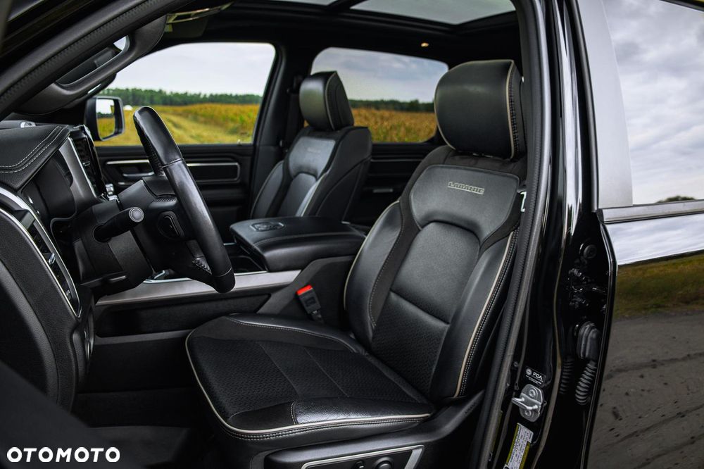 RAM 1500 5.7 Crew Cab Shortbed Laramie Black - 8