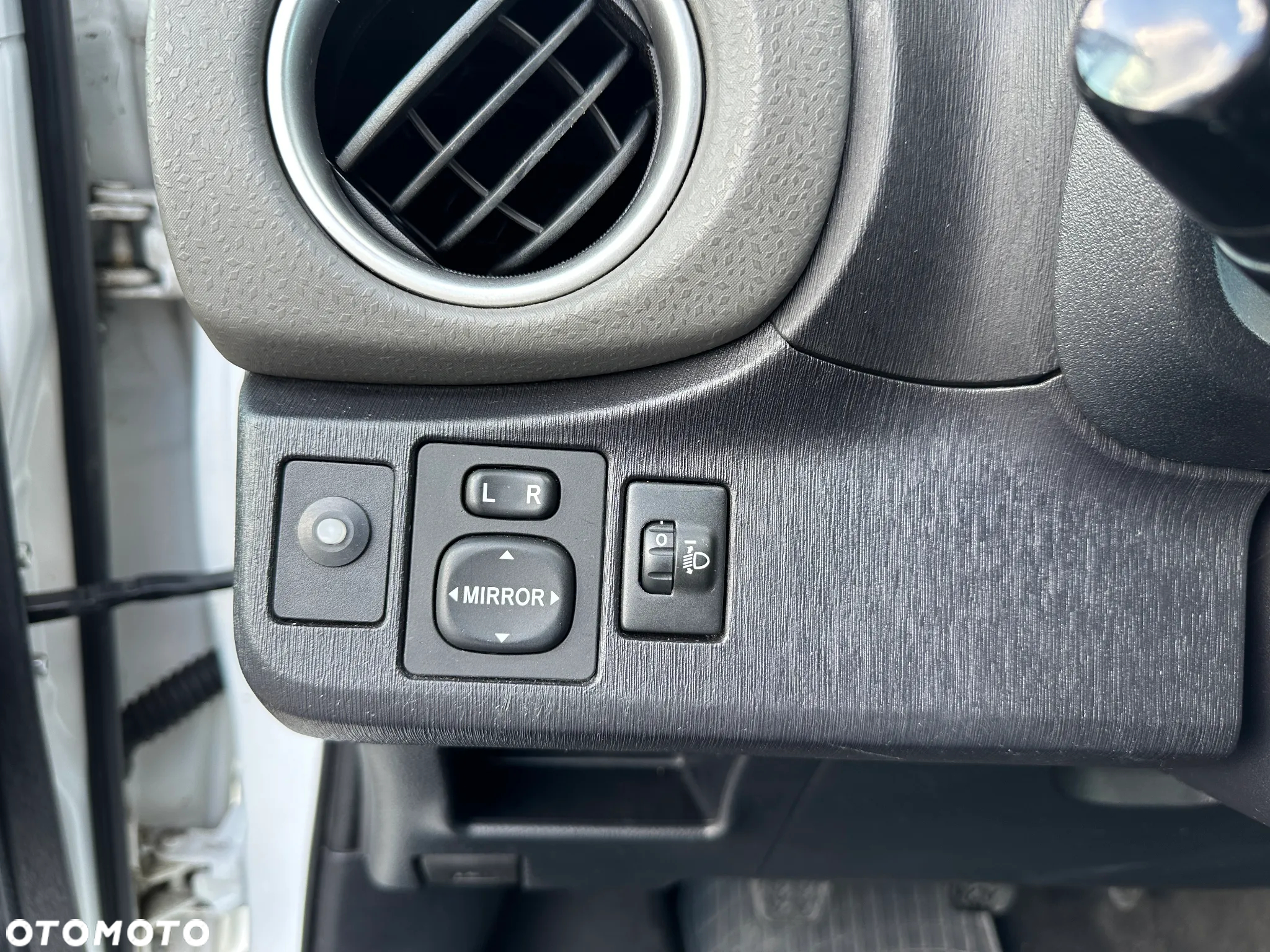 Toyota Yaris - 24
