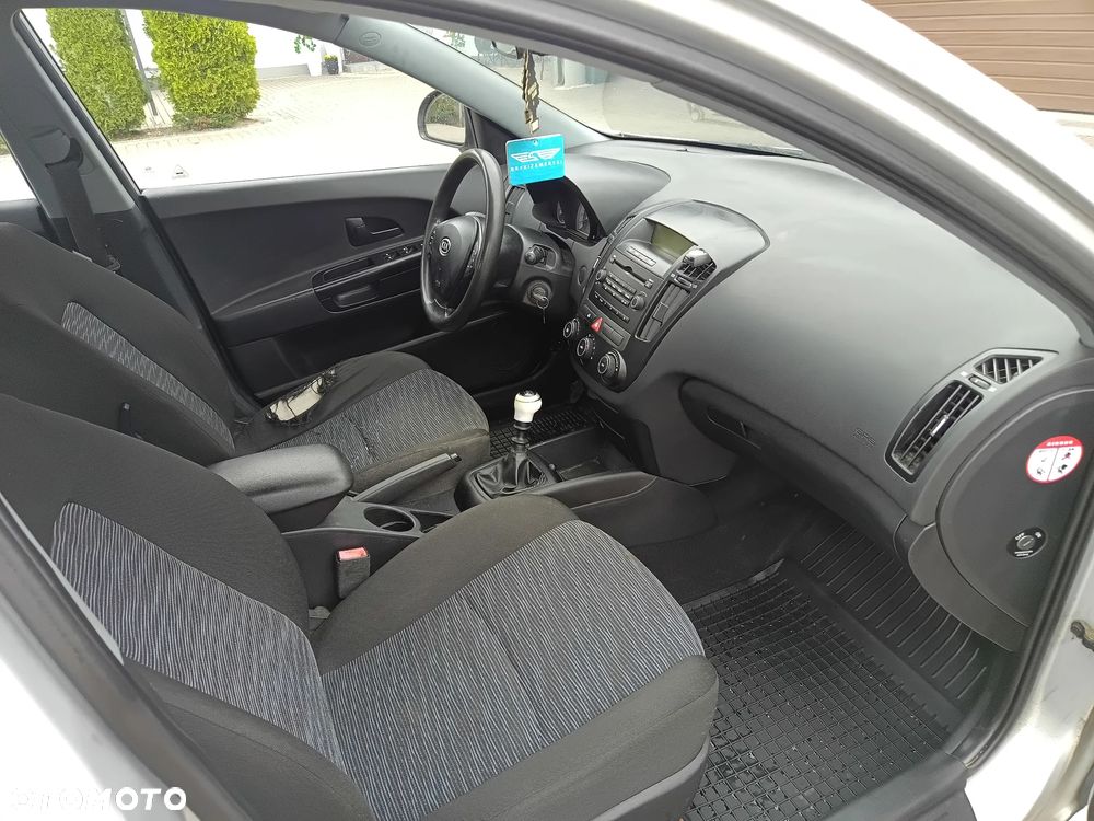 Kia Ceed 2.0 crdi Comfort + - 26