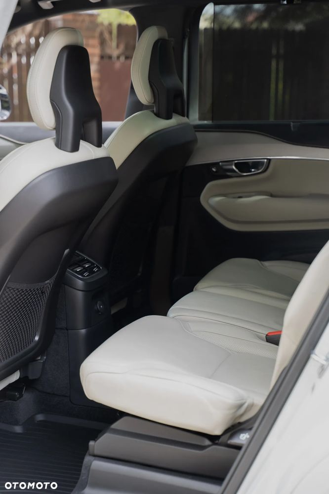 Volvo XC 90 T8 AWD Plug-In Hybrid R-Design 7os - 14