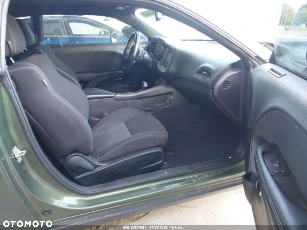 Dodge Challenger - 10