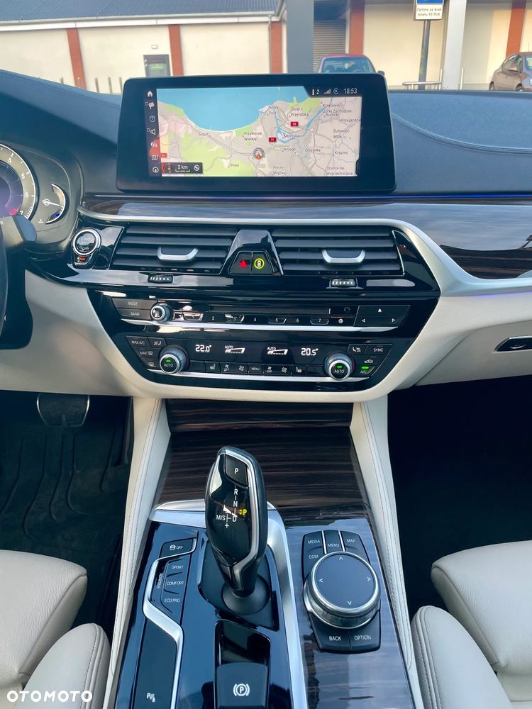 BMW Seria 5 M550i xDrive - 13