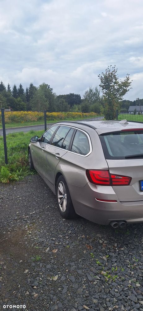 BMW Seria 5 525d Touring - 8
