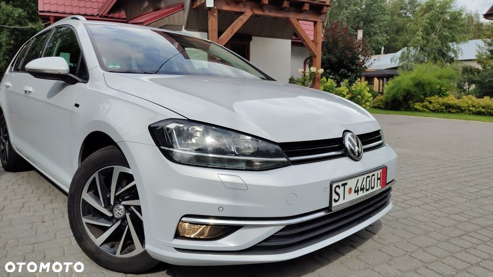 Volkswagen Golf - 1