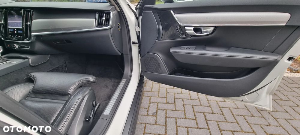 Volvo V90 Cross Country B5 D AWD Ultimate - 30