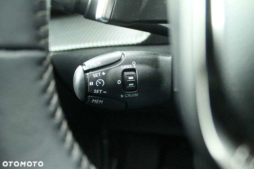 Peugeot 208 - 21