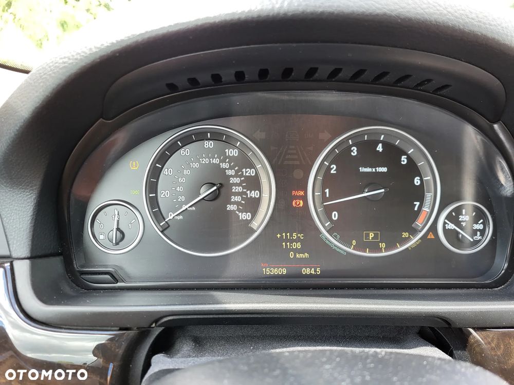 BMW Seria 5 528i - 28