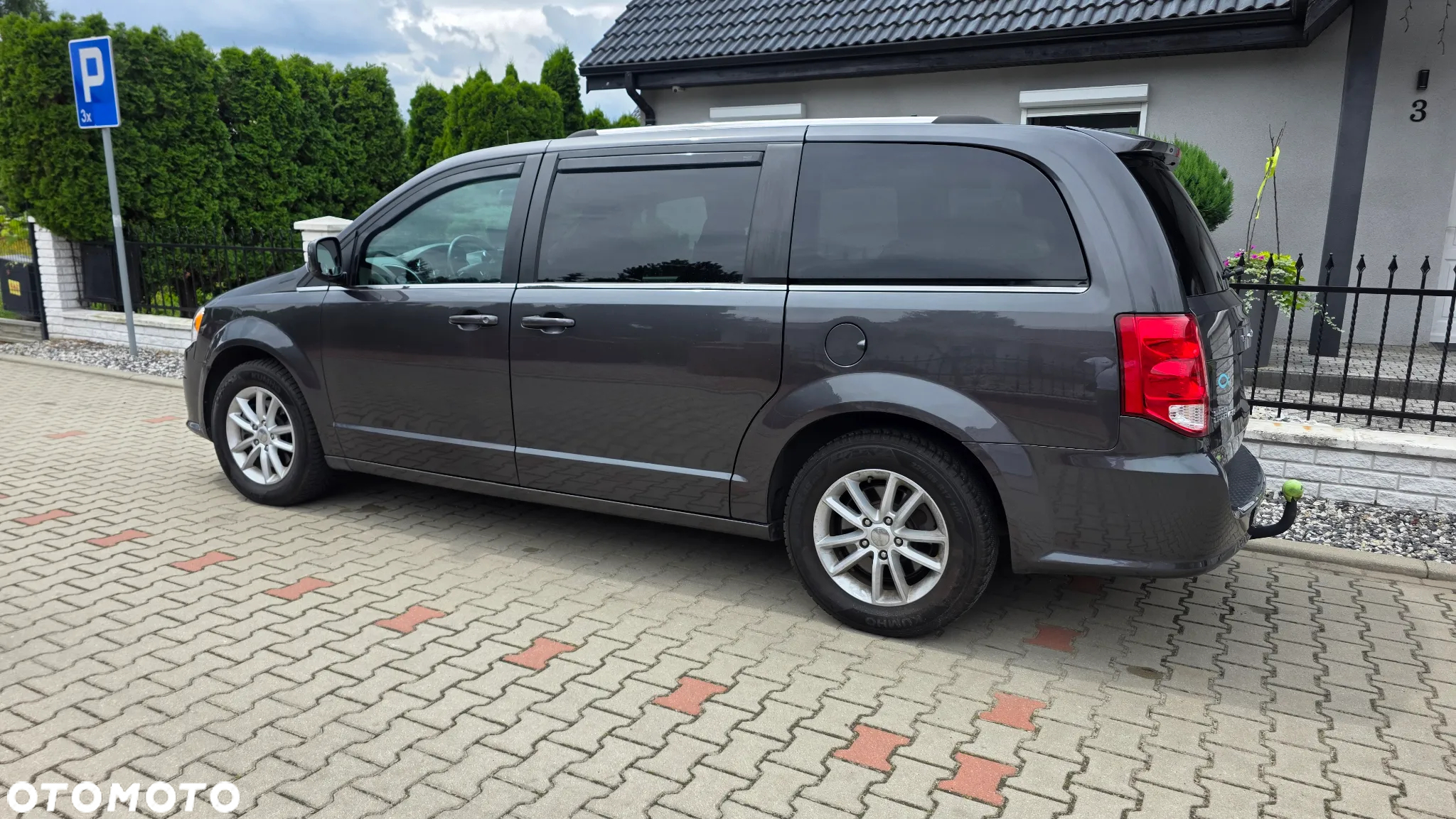 Dodge Grand Caravan - 2