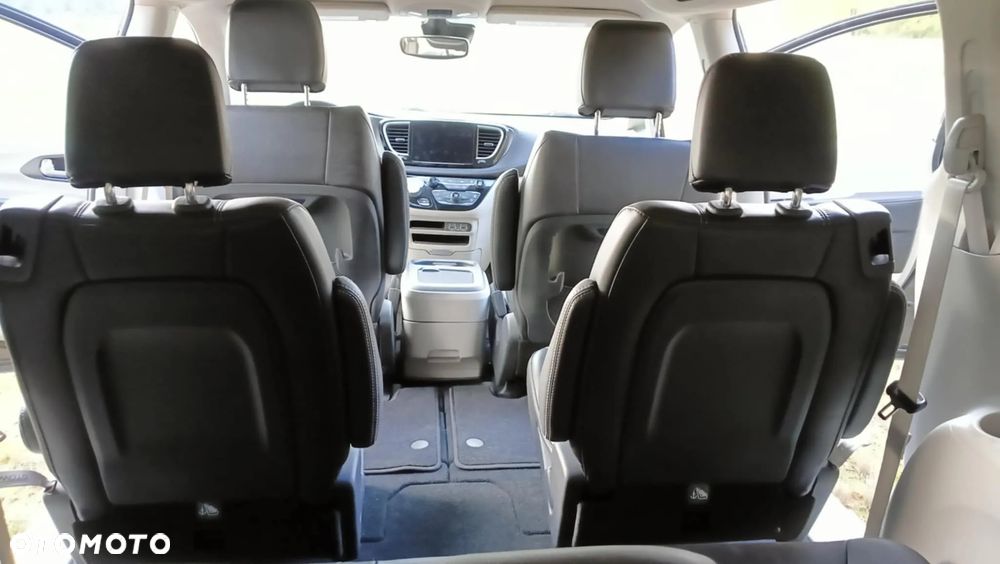 Chrysler Pacifica - 10