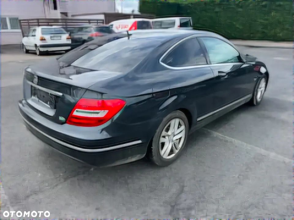 Mercedes-Benz Klasa C 250 CGI BlueEff Sport - 25