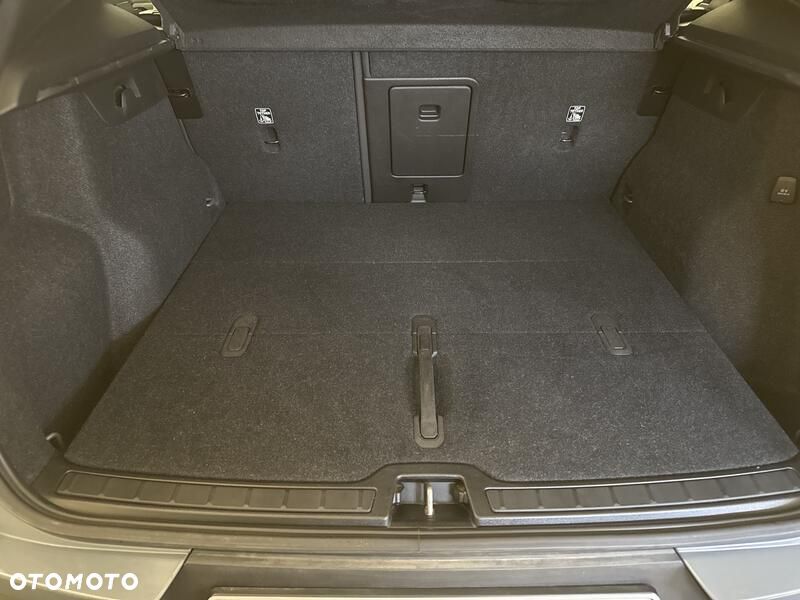 Volvo XC 40 B3 Plus Dark - 22