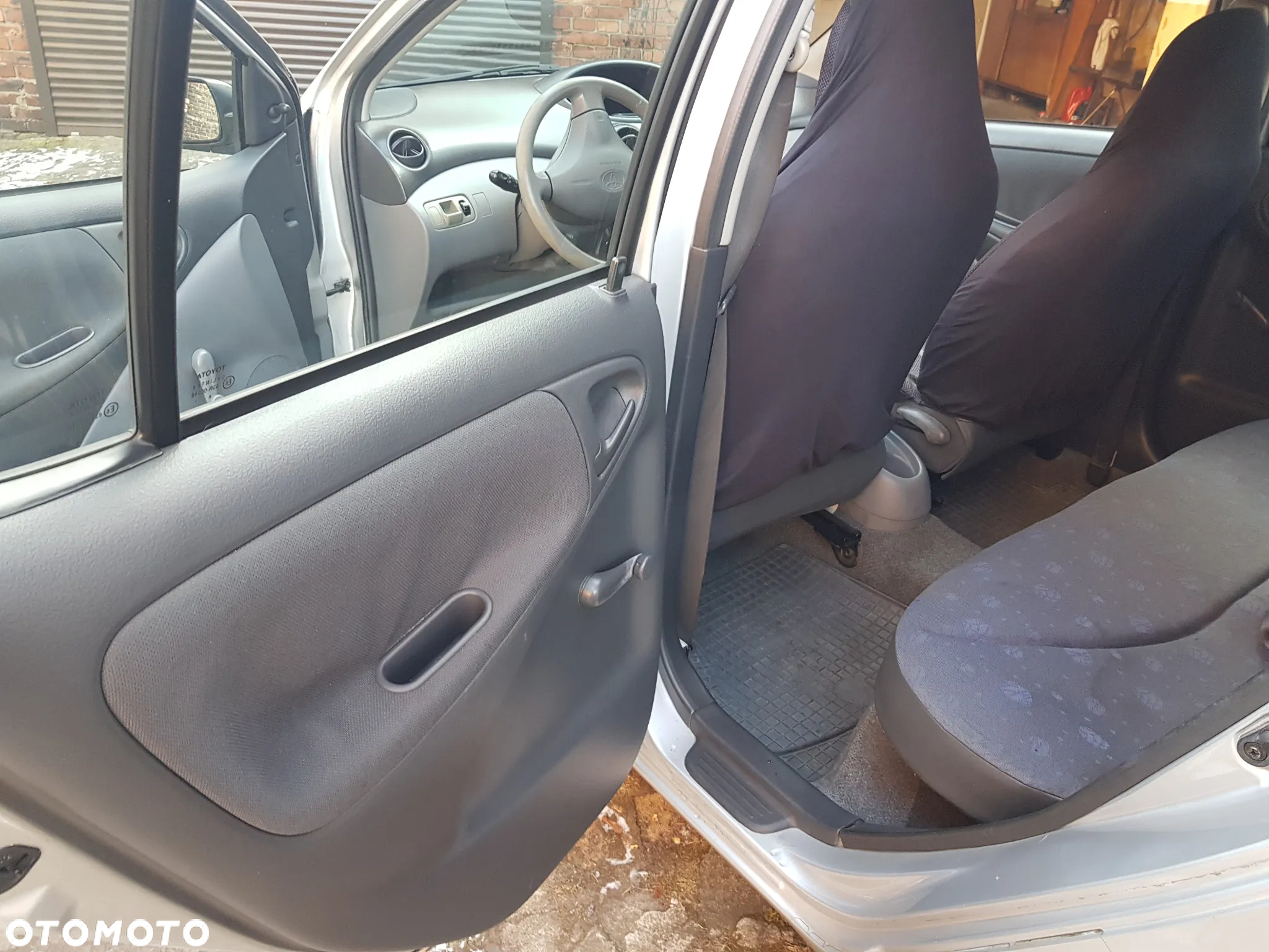 Toyota Yaris 1.0 Base - 15