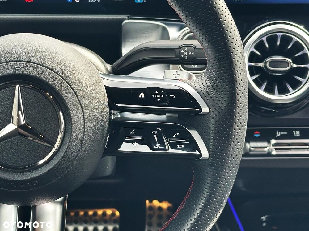 Mercedes-Benz GLB - 11