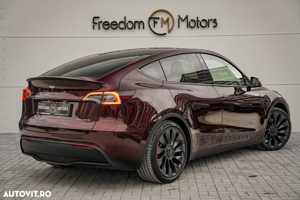 Tesla Model Y - 4