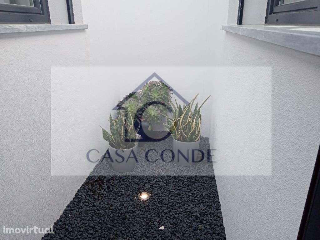 Moradia Geminada T3+1 Térrea Semi-Nova - Grande imagem: 3/27