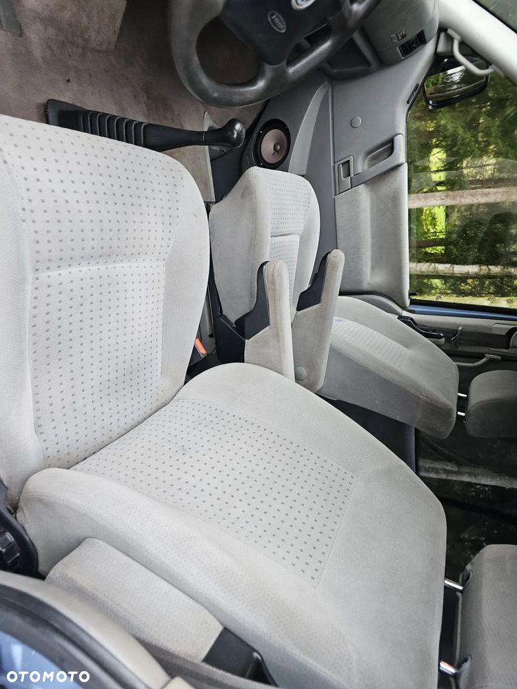 Volkswagen Caravelle - 9