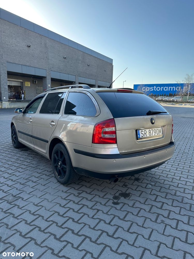 Skoda Octavia 1.6 FSI Elegance - 11