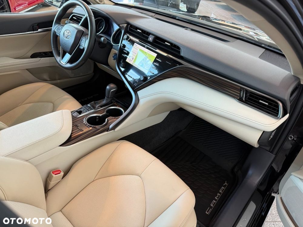 Toyota Camry 2.5 Hybrid Executive CVT - 10