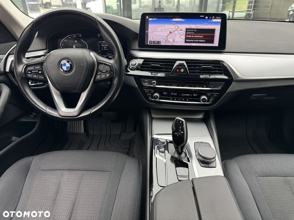 BMW Seria 5 520i mHEV - 16