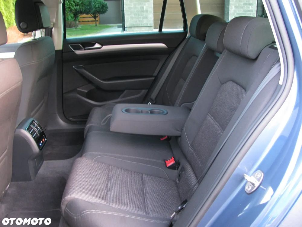 Volkswagen Passat 2.0 TDI SCR DSG Comfortline - 29