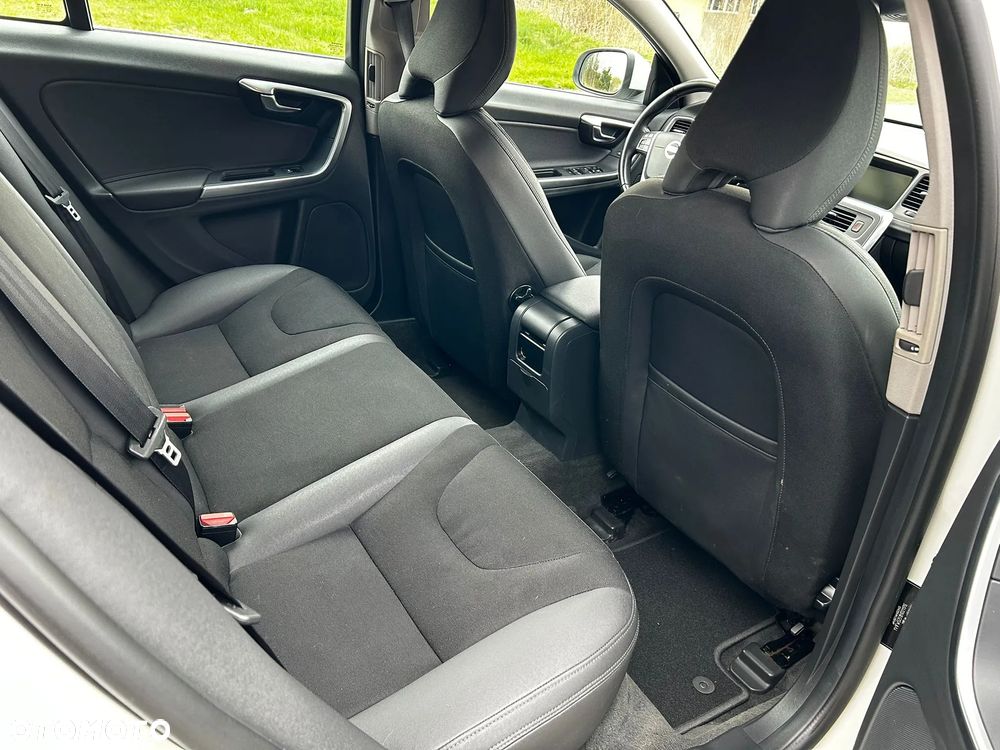 Volvo V60 D3 Momentum - 10