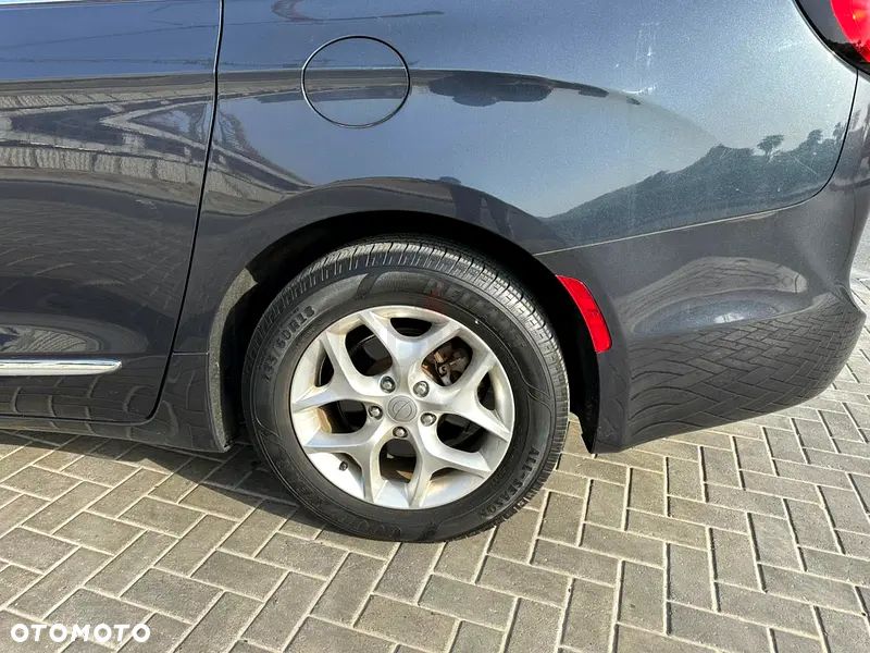 Chrysler Pacifica - 9