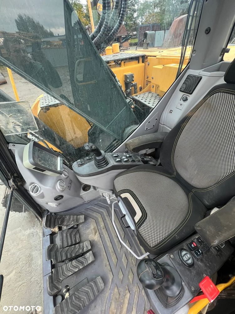 Volvo ECR235 DL - 14