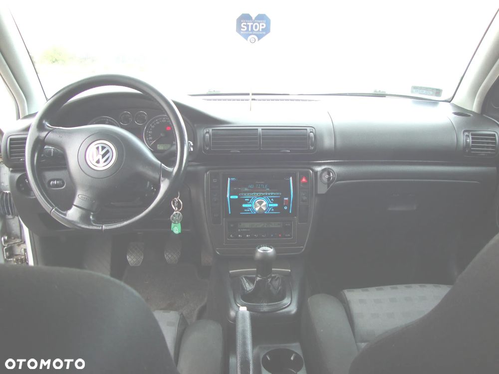Volkswagen Passat 1.9 TDI Highline - 8