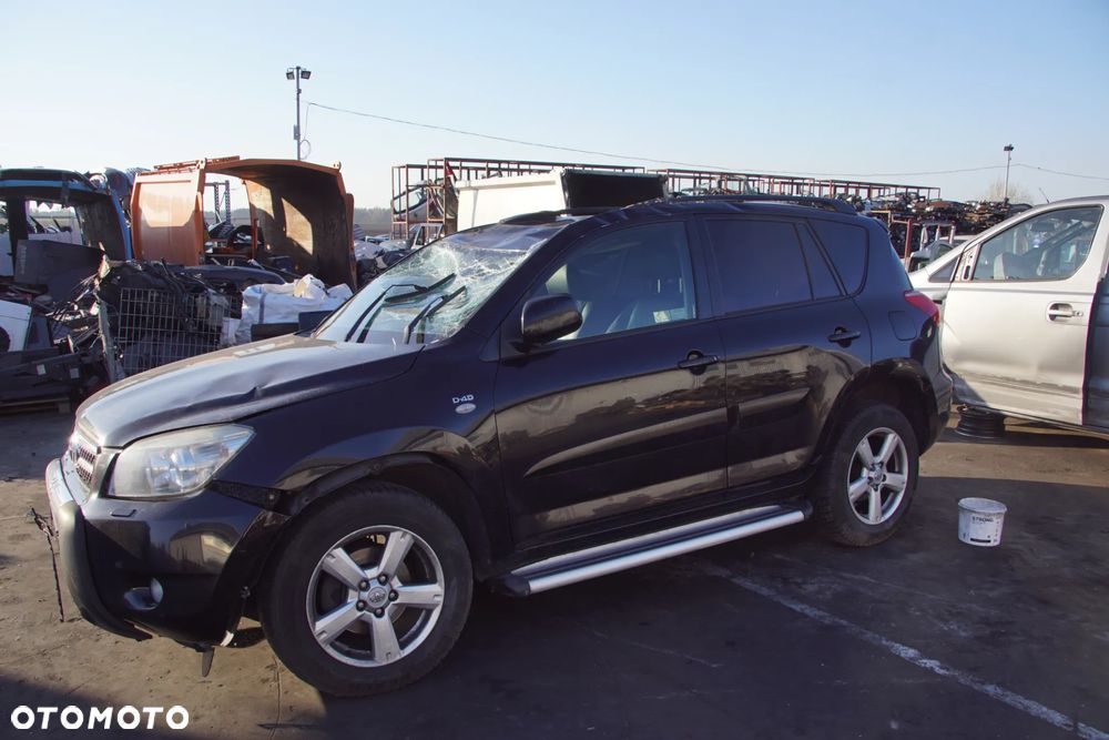 Auto na części - Toyota RAV4 III 2.2 D-4D 136 KM 2AD-FTV EA62 202 2008R Silnik Skrzynia Drzwi Błotnik Klapa Zderzak Lampa Lusterko Klamka Szyba Deska Kokpit Sterownik Moduł Czujnik Licznik Wyświetlacz Panel Kierownica - 2