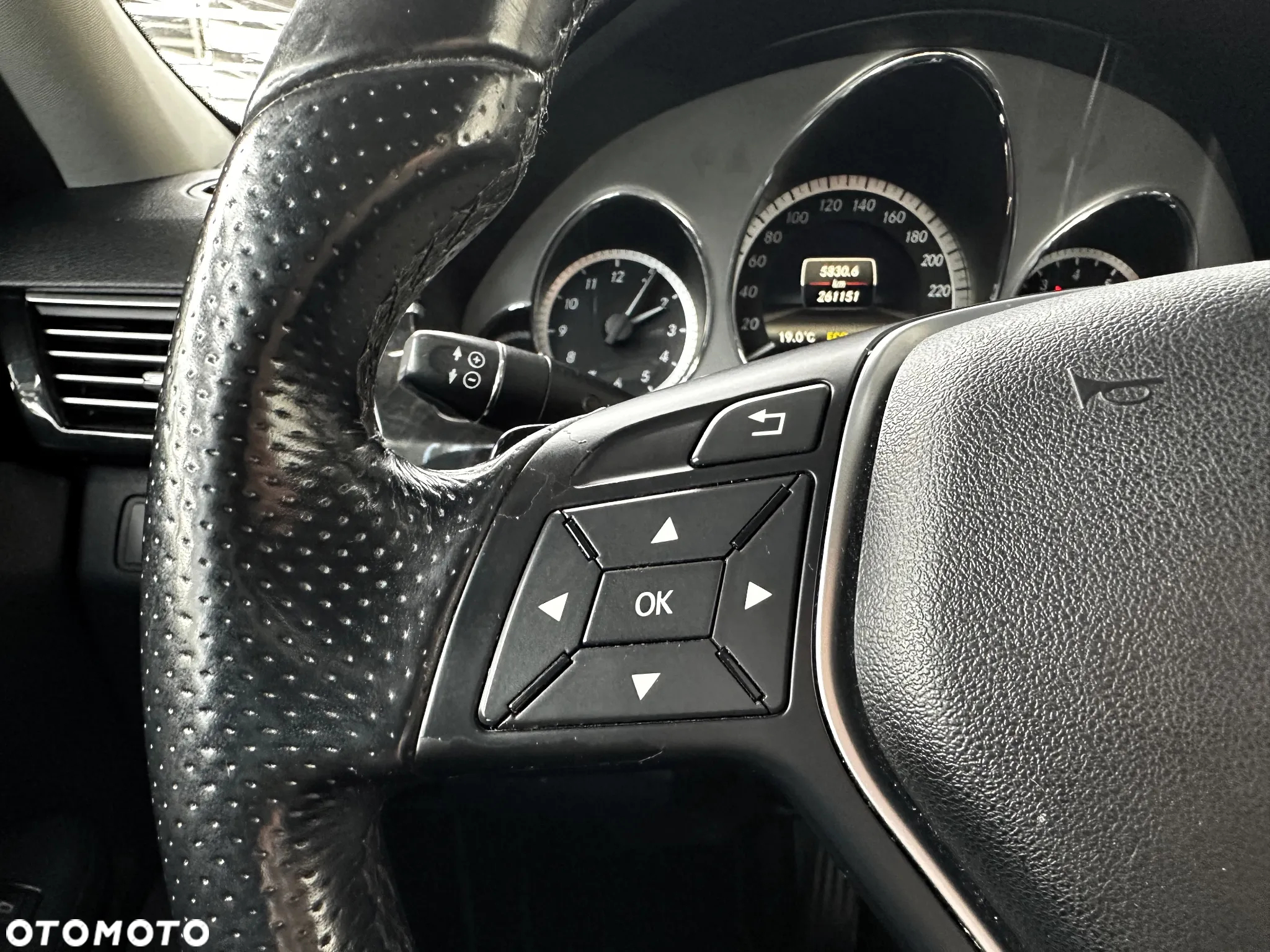 Mercedes-Benz Klasa E 200 T CGI BlueEFFICIENCY 7G-TRONIC Avantgarde - 25