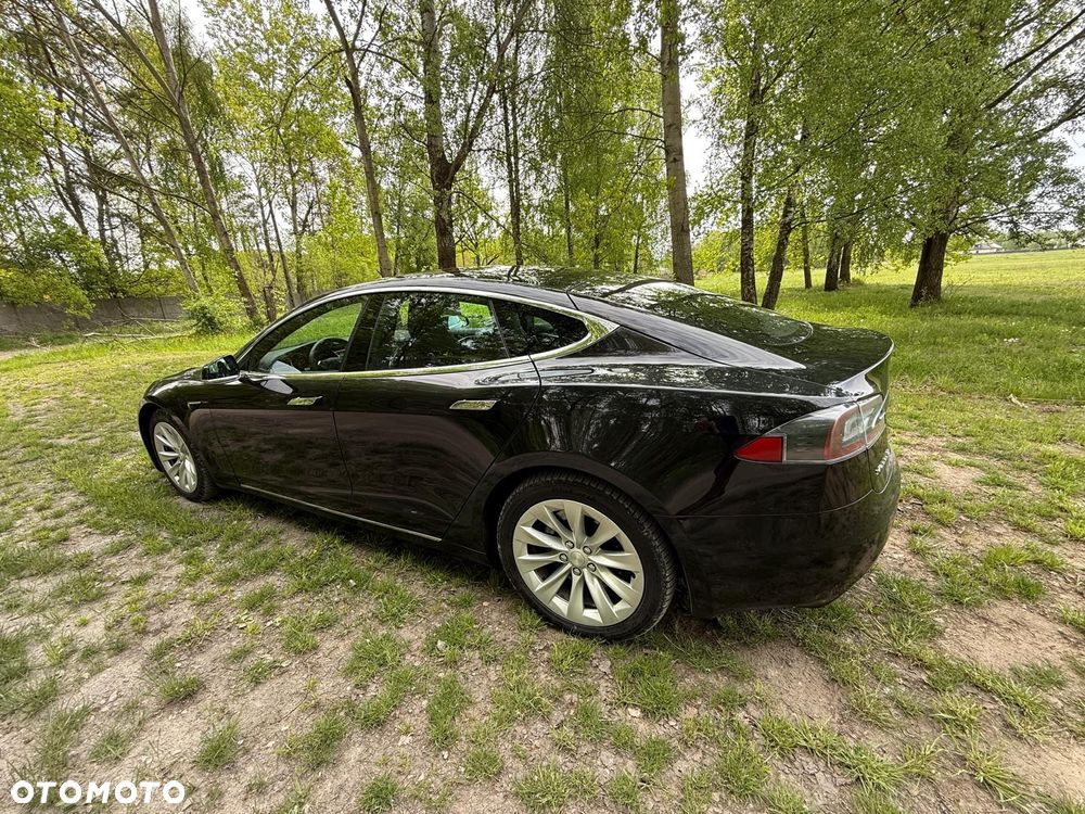 Tesla Model S - 9