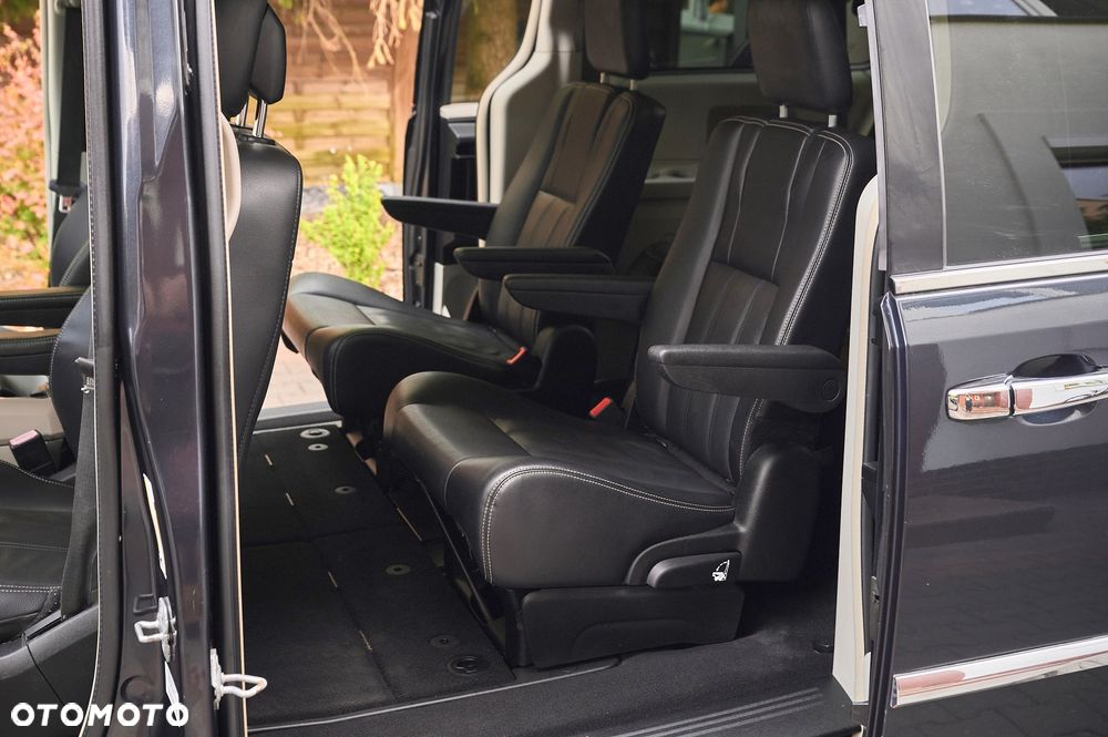 Chrysler Town & Country 3.6 Limited - 30