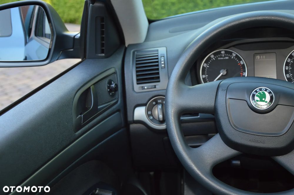 Skoda Octavia 1.6 Ambiente - 18